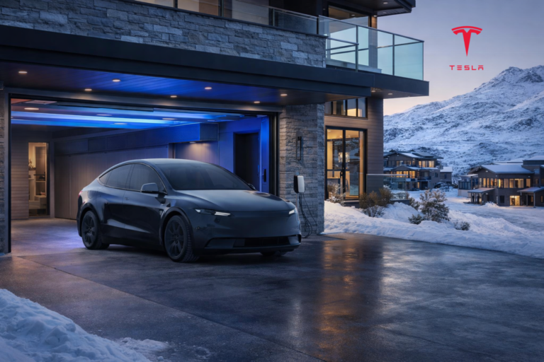 Tesla Inc. (TSLA) resultados do 4°T e do ano fiscal de 2025 e price action — carro elétrico Tesla estacionado em garagem moderna com carregador, casa de luxo em cenário de montanha nevada.